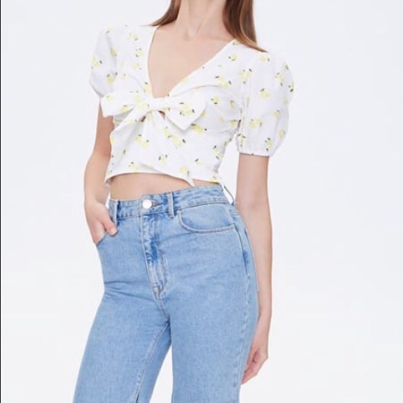Lemon Print tie-front top fits like Small - Picture 3 of 7